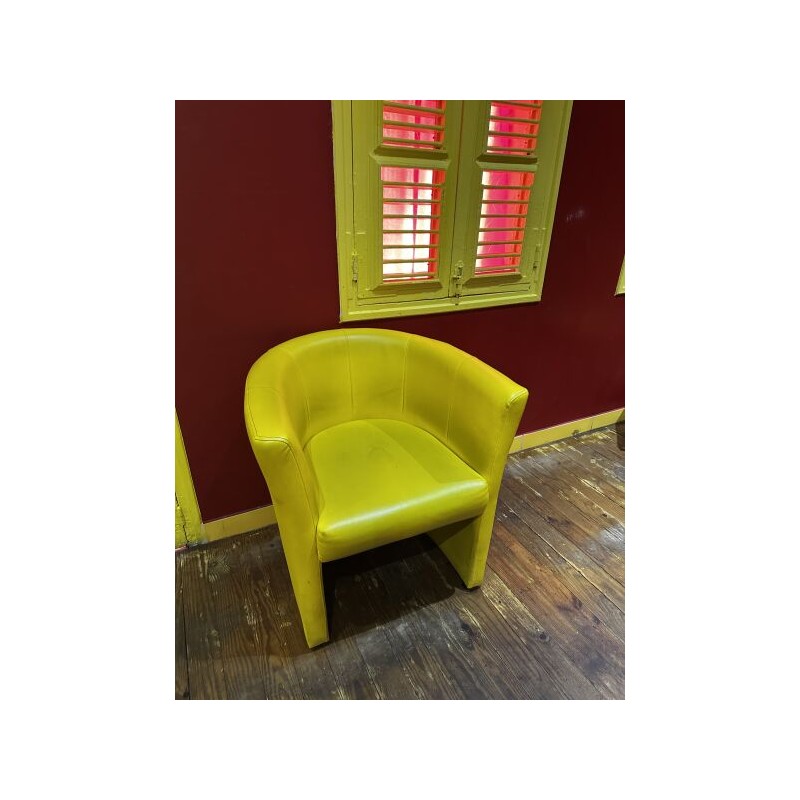 1 paire de fauteuils club en simili cuir jaune