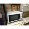1 four micro-ondes PROLINE 1 petit réfrigérateur sans marque apparente