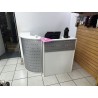 1 comptoir en fibres de bois 1 chaise dactylo