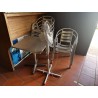 1 mobilier de restauration en aluminium comprenant : 4 guéridons plateau carré 12 fauteuils bistrot