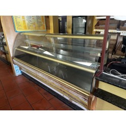 1 vitrine réfrigérée service arrière Longueur : 240 cm environ
