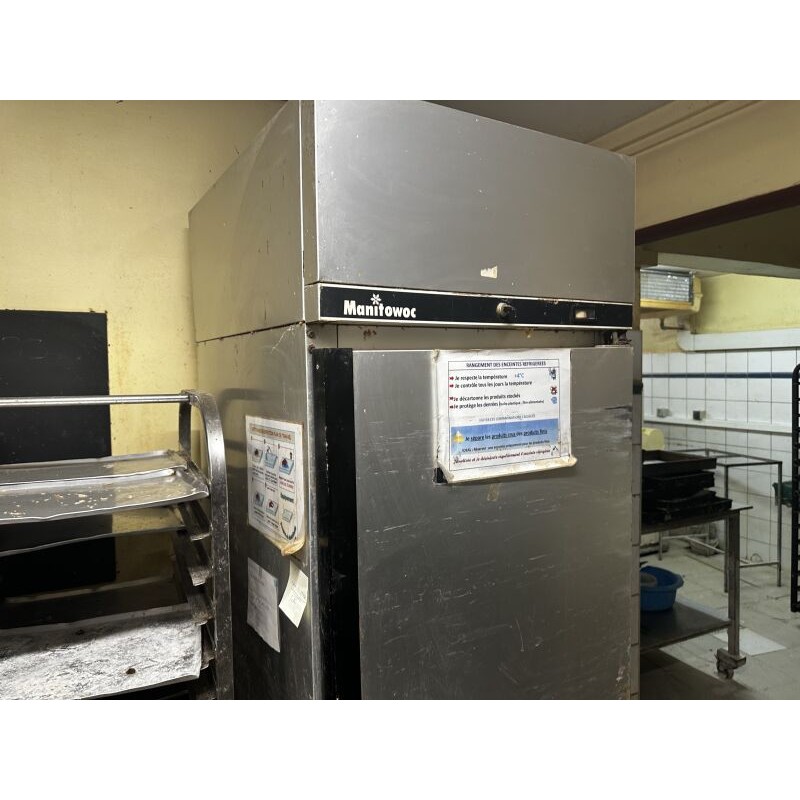 1 armoire réfrigérée en inox froid négatif MANITOWOC (références non visibles)
