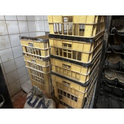 6 caisses en plastique (mauvais état)