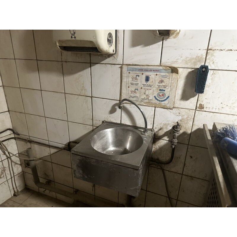 1 lave-main en inox