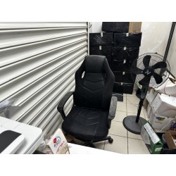 1 bureau en fibres de bois 1 fauteuil de bureau en tissu 1 chaise visiteur en bois
