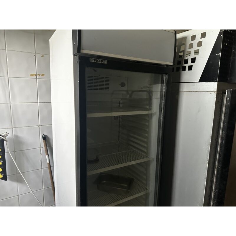 1 armoire à boissons réfrigérée PROFF
