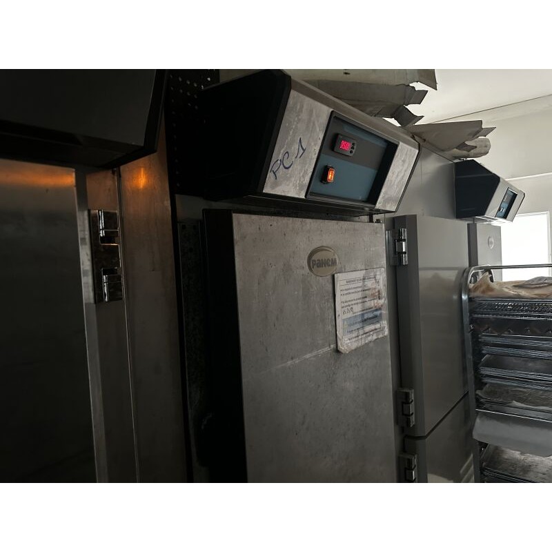 1 ligne de 4 appareils PANEM dont : 1 armoire de fermentation 1 cellule de refroidissement rapide 1 surgélateur 1 réfrigérateur