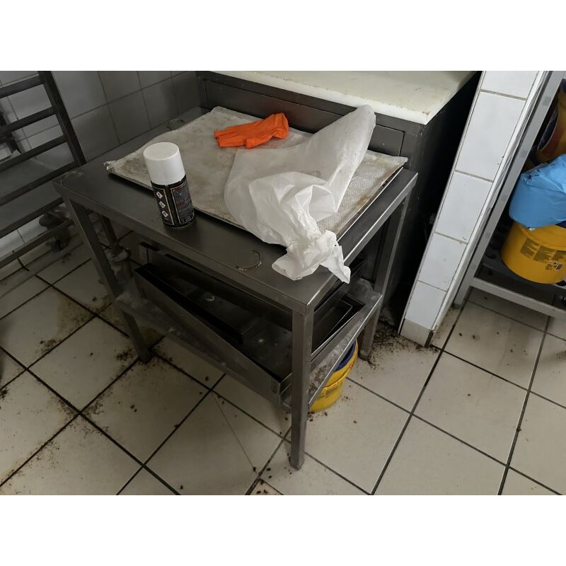 1 support en inox avec entrejambe