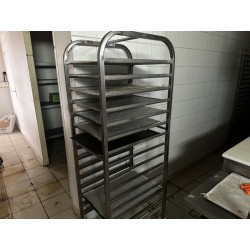 1 ensemble d'échelles à pâtisserie en inox avec grilles et plaques : 1 x 16 niveaux 2 x 18 niveaux 2 x 20 niveaux