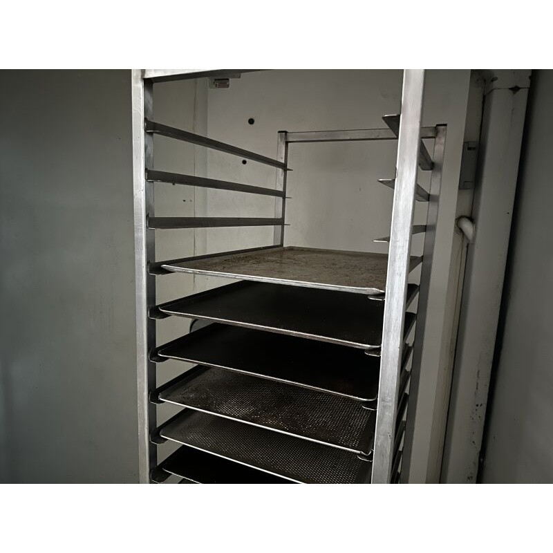 1 ensemble d'échelles à pâtisserie en inox avec grilles et plaques : 1 x 16 niveaux 2 x 18 niveaux 2 x 20 niveaux
