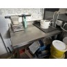 1 table en inox avec dosseret et entrejambe
