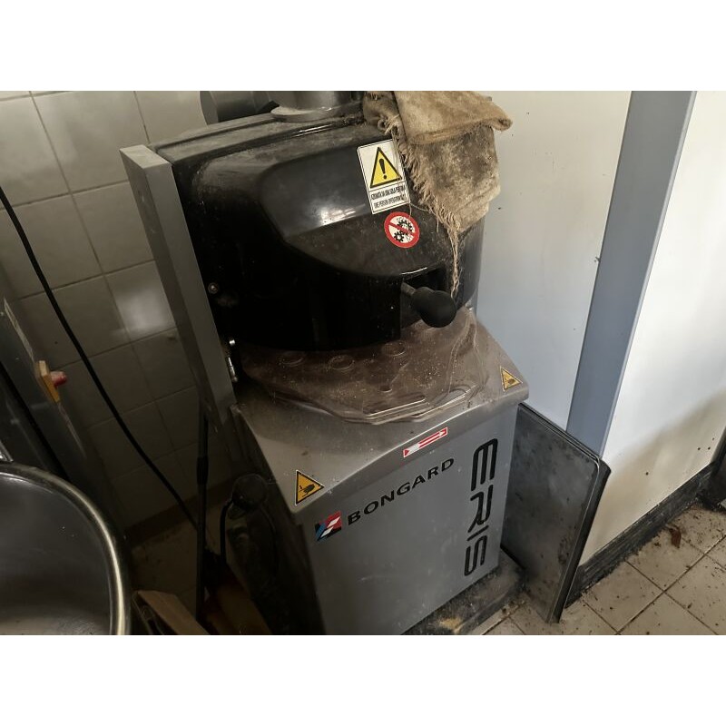 1 diviseuse bouleuse BONGARD modèle ERIS