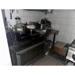 1 table chef en inox avec entrejambe