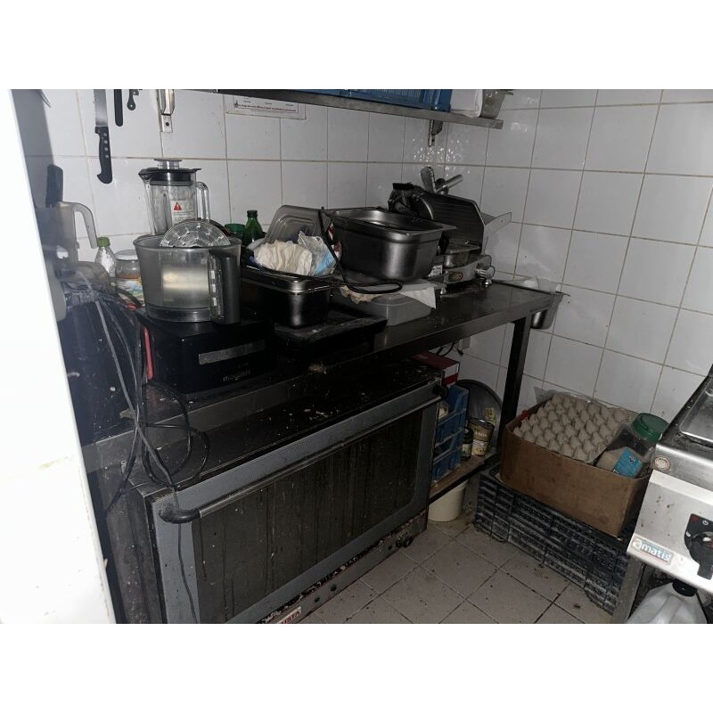 1 table chef en inox avec entrejambe