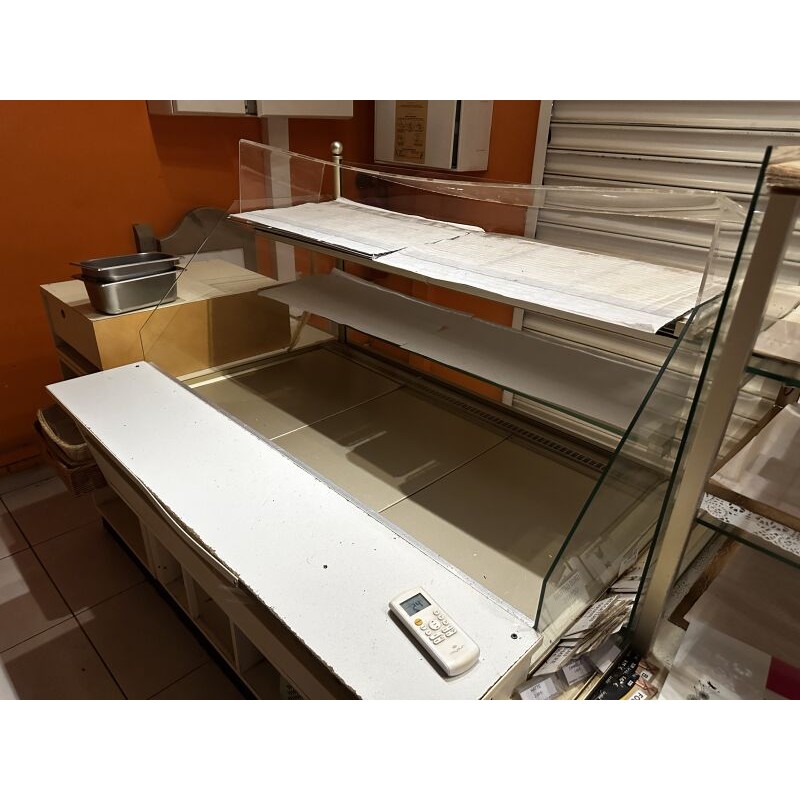 1 panetière et 1 rayonnage en MDF