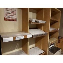 1 panetière et 1 rayonnage en MDF
