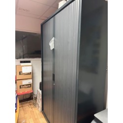 1 armoire métallique à ouverture coulissante