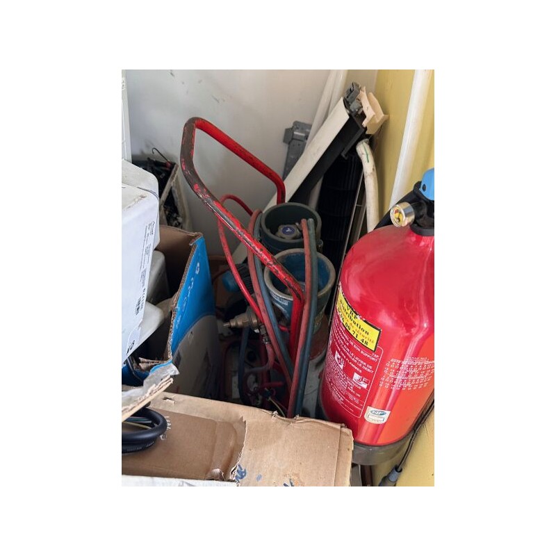 1 chariot 2 bouteilles de gaz