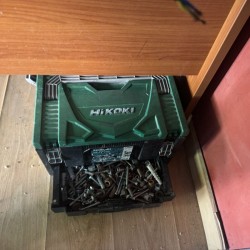 1 boîte à outils vert et noir