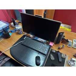 1 écran ACER 1 clavier et 1 souris ACER