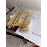 2 rouleaux de Feuillard dure 50m neuf (+ 1 entamée ) 2 boîtes de boucles neuves 9 sachets de cavalier sur tige jaune (+ 1 sachet