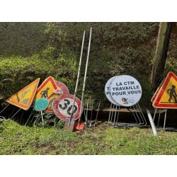 2 panneaux de chantiers