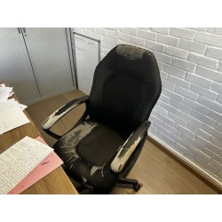 1 bureau en fibres de bois 1 fauteuil de bureau