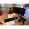 1 poste informatique comprenant : 1 écran SAMSUNG C27R500FH 1 clavier + souris + 1 unité centrale LENOVO