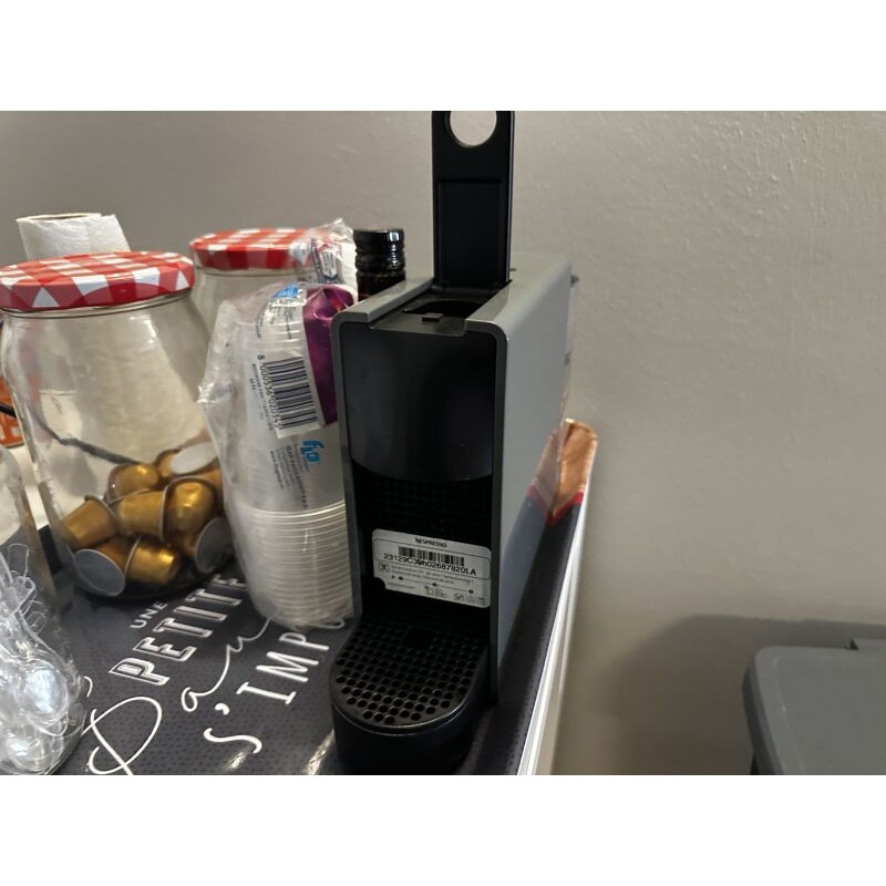 1 machine à café NESPRESSO