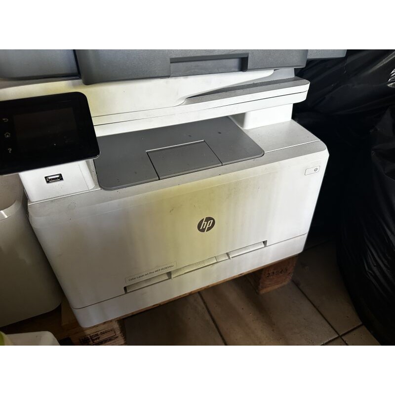 1 écran IIYAMA prolite E2282HD 1 tour informatique LG  1 clavier MICROSOFT 1 écran HP W1972a 1 tour informatique sans marque app