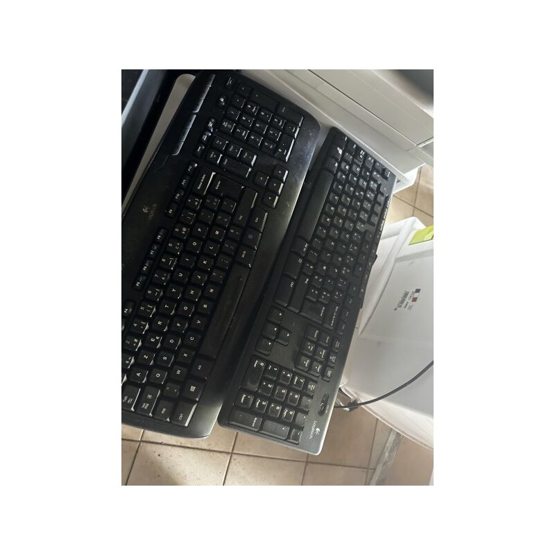 1 écran IIYAMA prolite E2282HD 1 tour informatique LG  1 clavier MICROSOFT 1 écran HP W1972a 1 tour informatique sans marque app