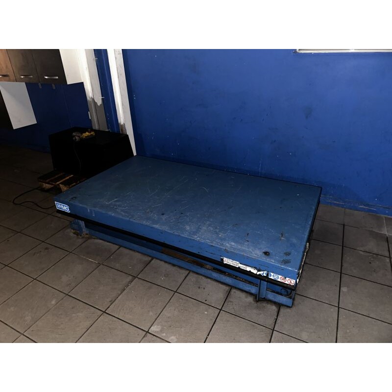 1 table élévatrice  HYMO 1000kg + moteur (absence de référence) Environ 6 à 7 ans sous toutes réserves