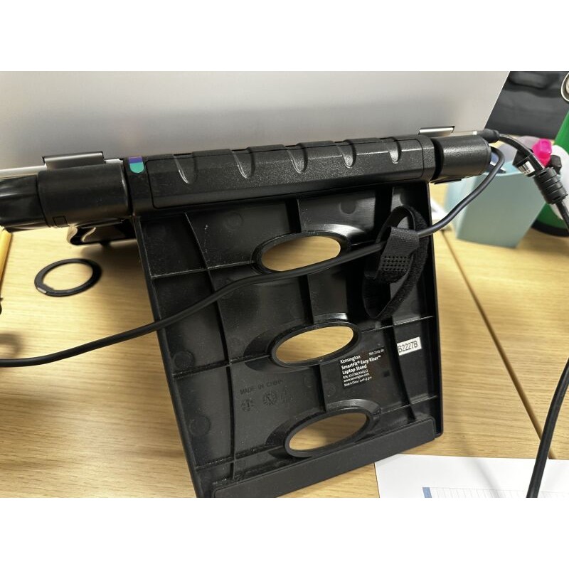 1 support d'ordinateur portable