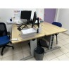 4 tables en fibres de bois, piétement en métal, 1 caisson 4 repose-pieds 3 fauteuils de bureau 3 chaises visiteurs