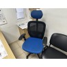 4 tables en fibres de bois, piétement en métal, 1 caisson 4 repose-pieds 3 fauteuils de bureau 3 chaises visiteurs