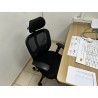 4 tables en fibres de bois, piétement en métal, 1 caisson 4 repose-pieds 3 fauteuils de bureau 3 chaises visiteurs
