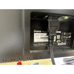 2 écrans IIYAMA PL2483H (à signaler qu'un écran est manquant, au regard du RJ)