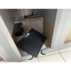 4 bureaux en fibres de bois pied métal 4 chaises de bureau 2 repose-pieds
