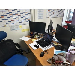 2 écrans SAMSUNG dont référence S24F354FHR