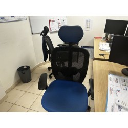 4 bureaux en fibres de bois 4 chaises de bureau 2 chaises visiteur 4 repose-pieds