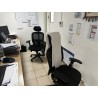 4 bureaux en fibres de bois 4 chaises de bureau 2 chaises visiteur 4 repose-pieds
