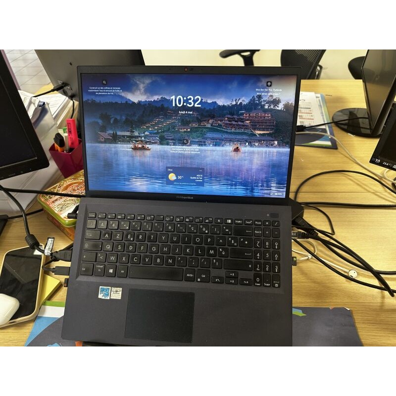1 ordinateur portable ASUS EXPERBOOK ABSENT 1 clavier sans fil + 1 souris sans fil LOGITECH