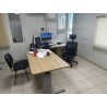 4 bureaux en fibres de bois et pied métal 2 chaises de bureau 1 chaise visiteur