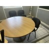 1 table rectangulaire + 1 table de réunion en fibres de bois 10 chaises visiteurs
