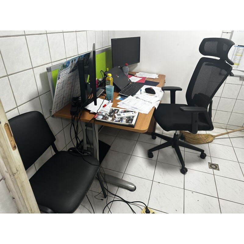 1 écran V7 L27HAS2K 1 écran IIYAMA PROLITE 82483HS