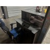 2 bureaux dépareillés en fibres de bois 2 chaises de bureau