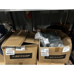 Case 176 2 cartons de 6 paires de bottes DUNLOP pointure 44 Case 176 2 cartons de 6 paires de bottes en 45 DUNLOP