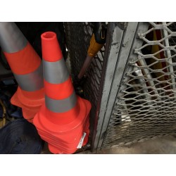 Environ 50 cônes de signalisation