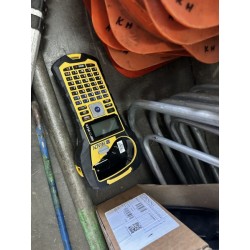 Case 31 2 étiqueteuses BRADY BLP 21 Plus (manque 1 étiqueteuse au regard du RJ)