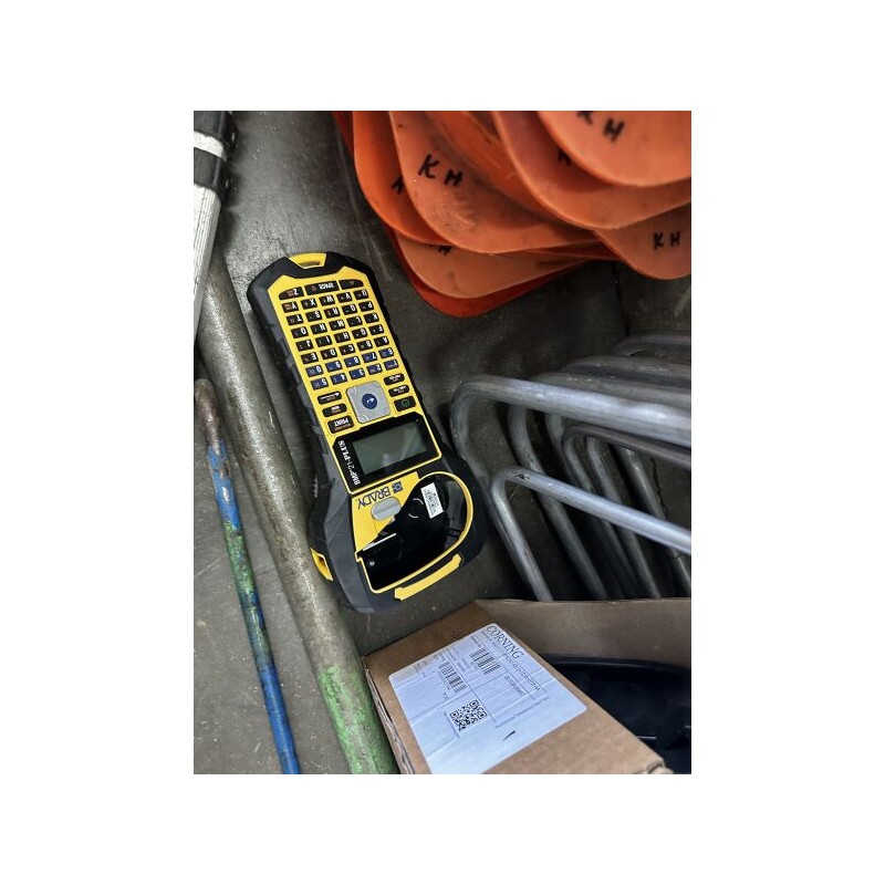Case 31 2 étiqueteuses BRADY BLP 21 Plus (manque 1 étiqueteuse au regard du RJ)